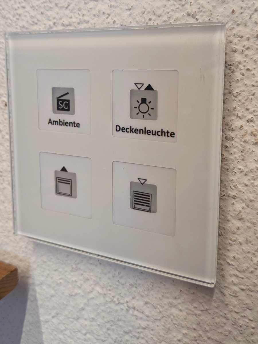 Beschriftetes Tasterfeld für Ambiente, Deckenleuchte und Beschattung