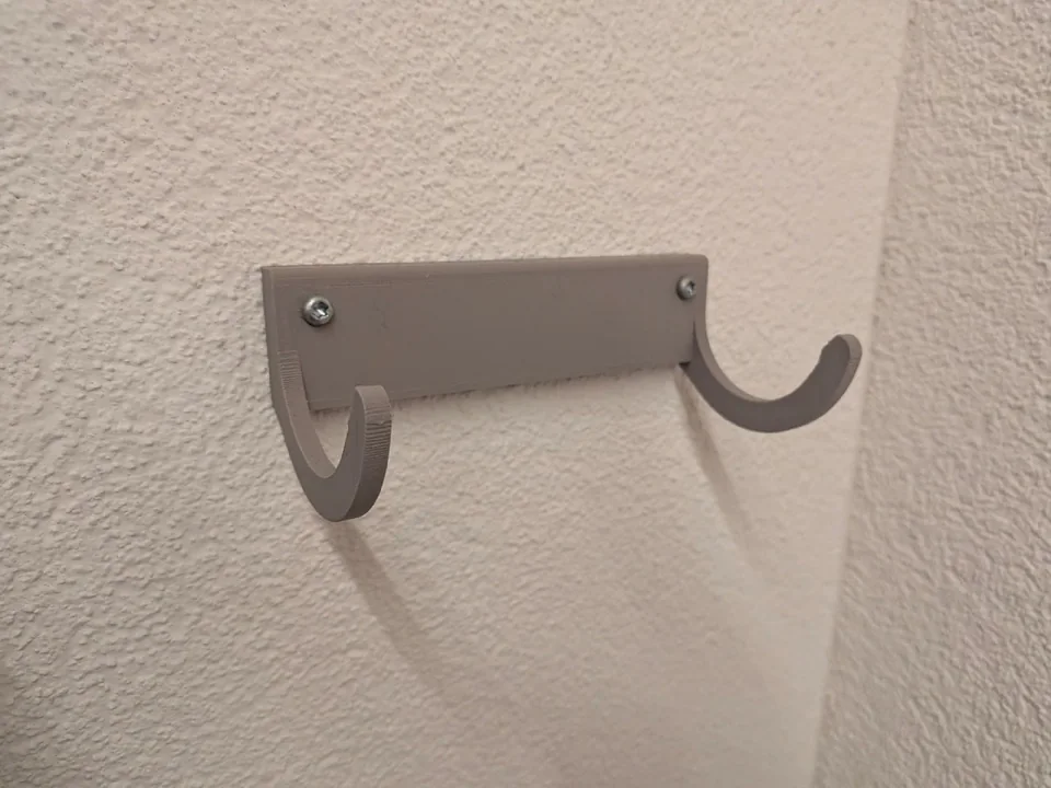 3D-gedruckte Wandhalterung mit zwei Haken
